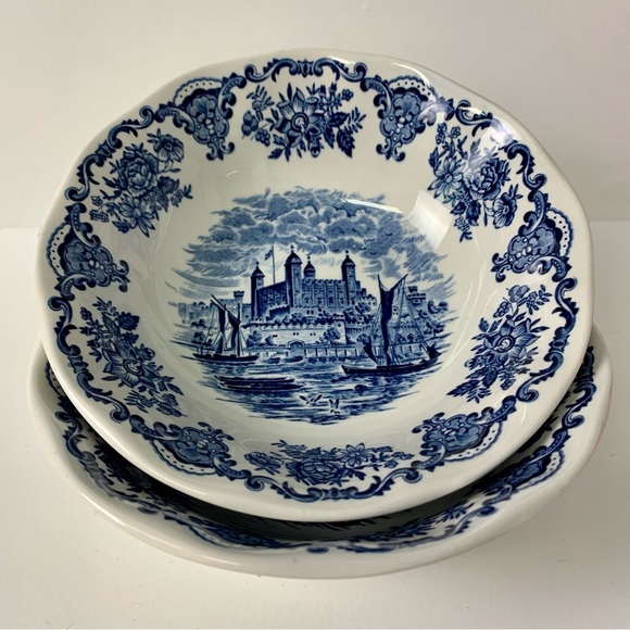 Two Vintage Wedgwood “Royal Homes of Britain” Porcelain Bowls - Picture 1 of 8